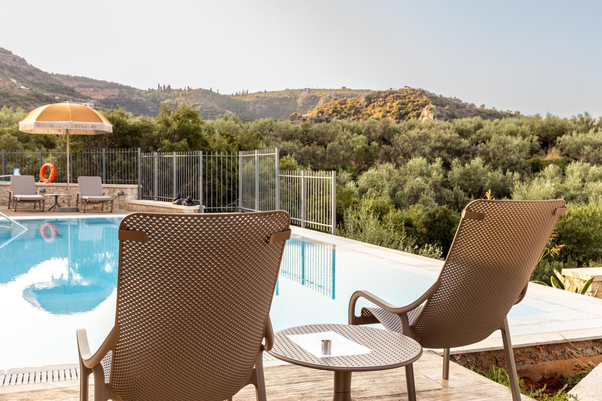 Olympia Zervea Studios With Pool - Apartment Kardhamili Buitenkant foto