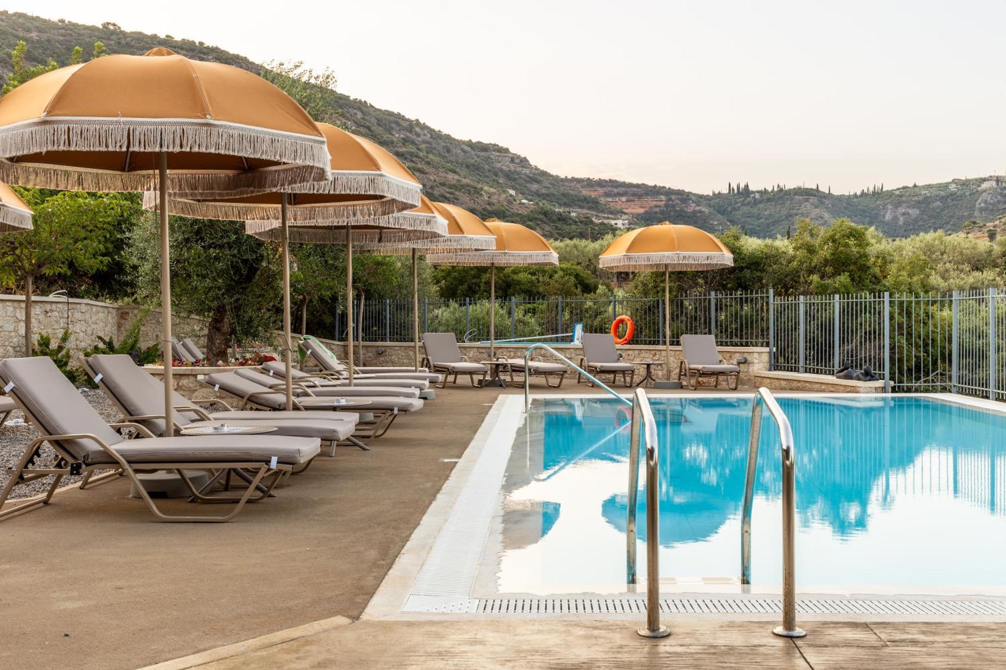 Olympia Zervea Studios With Pool - Apartment Kardhamili Buitenkant foto