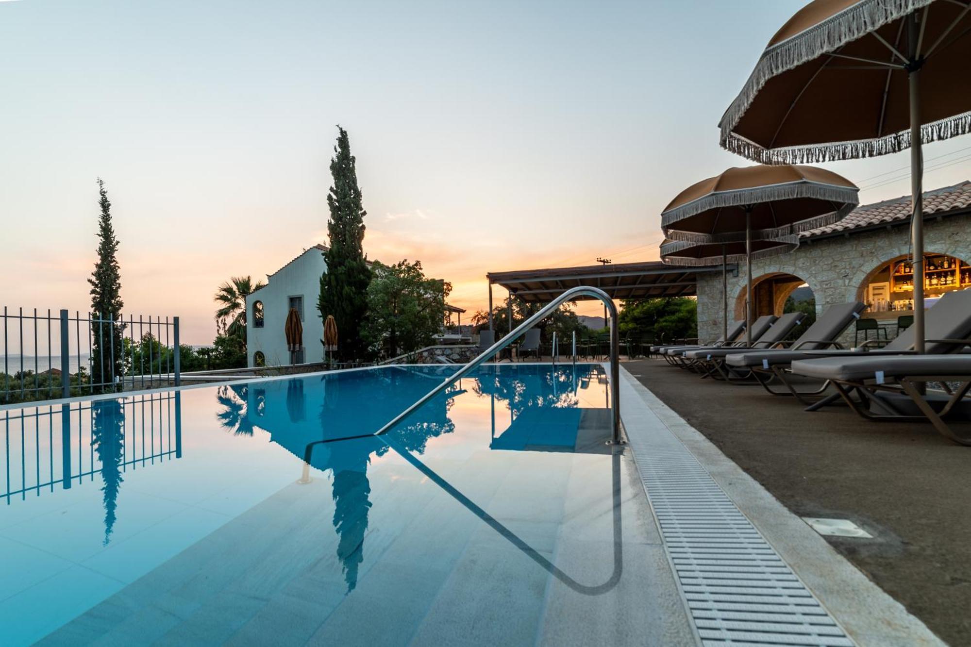 Olympia Zervea Studios With Pool - Apartment Kardhamili Buitenkant foto
