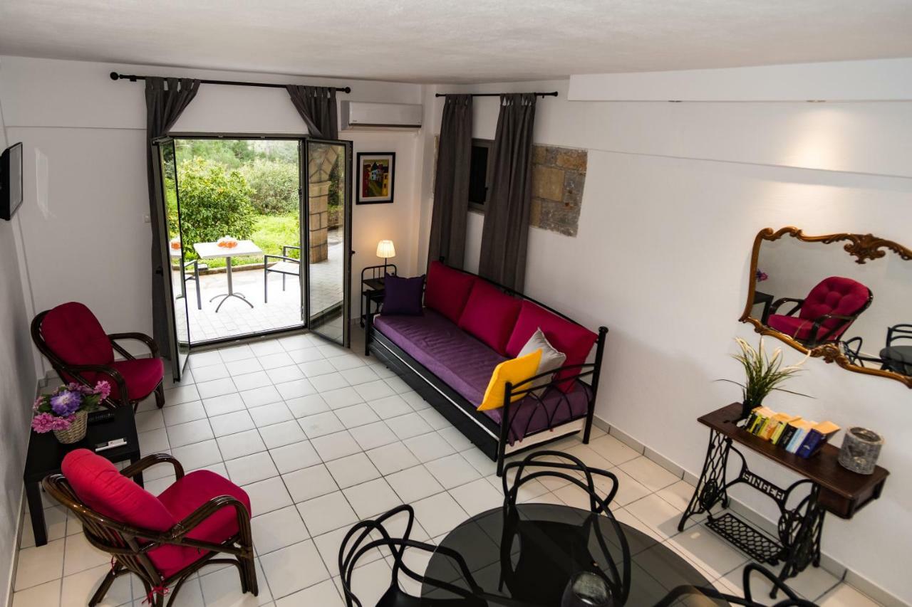 Olympia Zervea Studios With Pool - Apartment Kardhamili Buitenkant foto