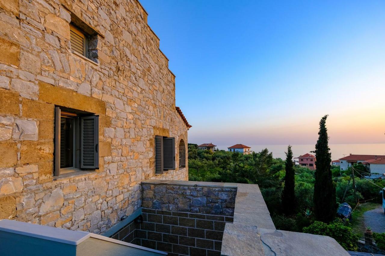Olympia Zervea Studios With Pool - Apartment Kardhamili Buitenkant foto