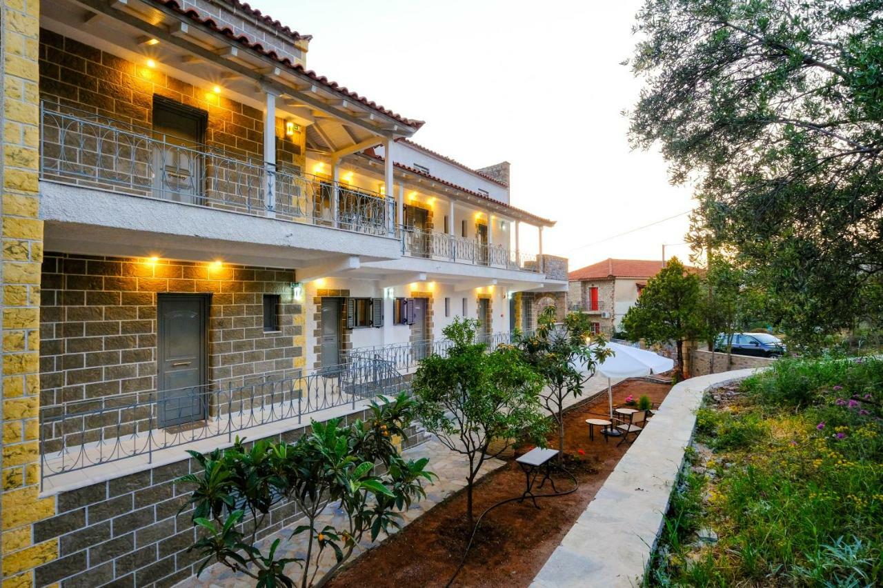 Olympia Zervea Studios With Pool - Apartment Kardhamili Buitenkant foto